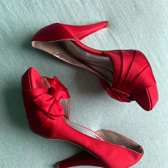 Michaelangelo Maribelle Red 4 inch heels size 6.5 - Picture 2 of 9
